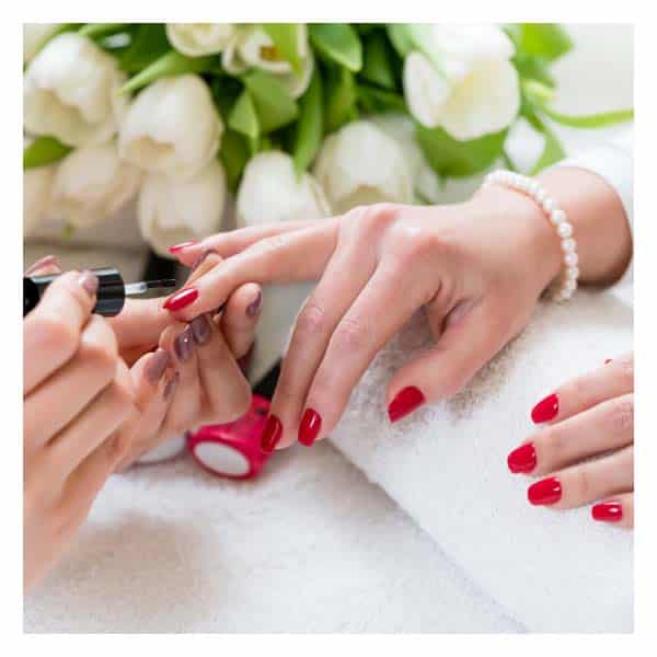 Soins-des-mains-vernis-semi-permanent-gel-ongles-institut-beaute-quimper-studio-by-g